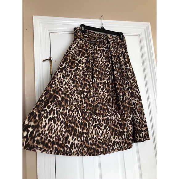 Dresses & Skirts - Flowy Leopard Print Skirt🤎:)